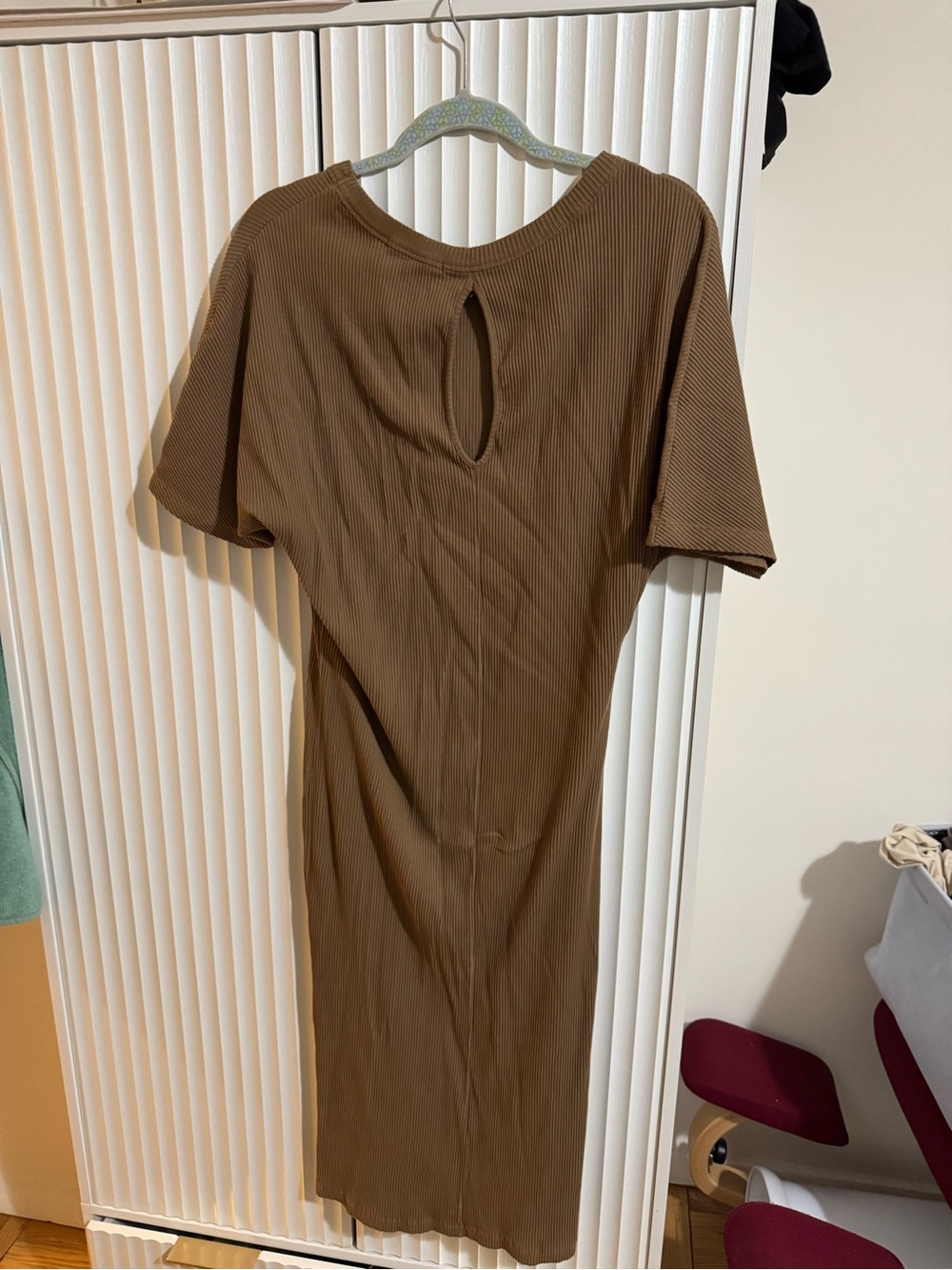 Ribbed Short-Sleeve Midi Dress in Brown